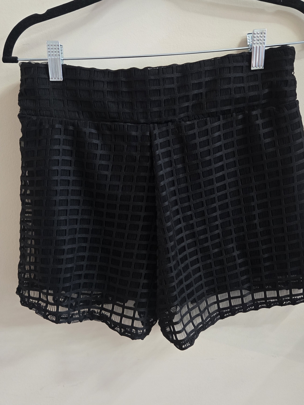 Hybrid & Company Black Grid Mesh Overlay Shorts Dressy High Rise